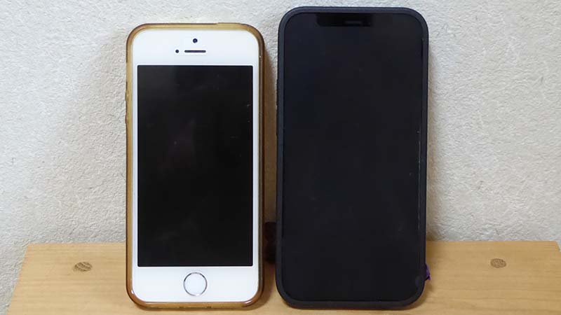 iphone5sとiphone12の画面の大きさ比較